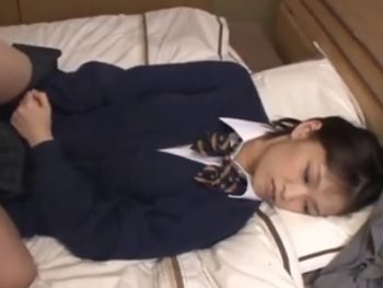 JKを部屋に連れ込み成功！→乗り気じゃなさそうだから強引に挿入中出し！素人女子校生美少女中出しのエロ動画