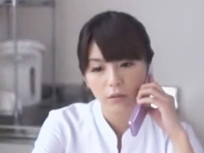美人ナースが退職前にイケメン患者と病室パコで鬼中出しされちゃってるｗお姉さん看護婦中出しの無料エロ動画