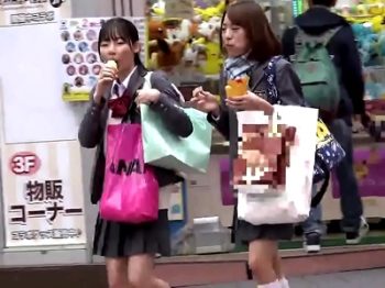 プリップリな10代の肌！極上JK2人を言いくるめて乱交部屋で調教プレイ！素人女子校生美少女乱交のアダルト動画