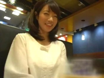 SEXする前からオマンコ濡れ濡れな若妻・専業主婦27歳の素人さん素人人妻ハメ撮りのアダルト動画