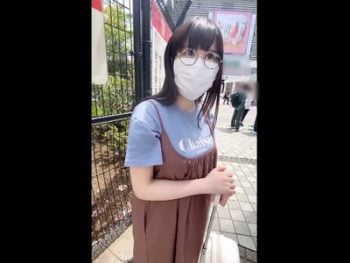 普段は地味目なメガネ女子！でも脱いだらボインな最強娘にコスプレさせてラブラブ個人撮影巨乳素人めがねハメ撮りのAV動画