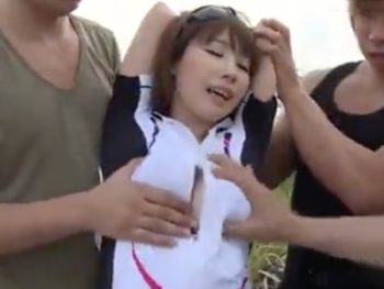 サイクリング中だった美女を人通りのない道で輪姦レイプ巨乳お姉さん乱交あやみ旬果のアダルト動画