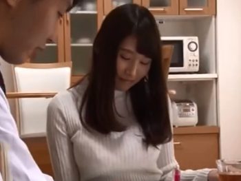 優しく話を聞いてくれる巨乳お姉さんに誘われたので押し倒し即ハメ！巨乳お姉さんレイプのアダルト動画