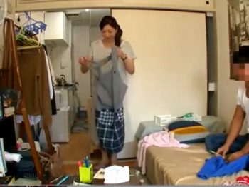 エプロンが似合う熟女の家事代行を口説いて濃厚パコ盗撮ｗ巨乳熟女盗撮のアダルト動画