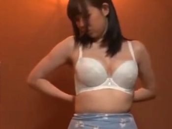 A●B似の美少女が変態マッサ師に騙されて媚薬アクメ素人美少女顔射マッサージのAV無料動画