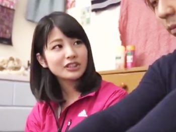 彼女が隣の部屋にいるのに彼女の友達が可愛すぎて発情パコパコｗ美少女痴女水谷あおいのエロ動画