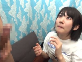 清純な童顔系美少女が頼まれて断れずにフェラチオ抜き美少女フェラのアダルト動画