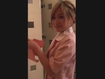 エロいフェロモンが駄々洩れの人妻が年下男子を誘惑して不倫パコ巨乳痴女人妻顔射ハメ撮りパイズリのエロ動画