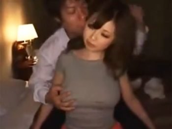 圧倒的巨乳なお姉さんがノーブラ薄着で男を誘惑→中出しフィニッシュ巨乳お姉さん中出しの無料エロ動画