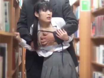 超カワミニマムJKが図書館で大男に押さえつけられ声我慢しながらレイプされる！素人女子校生美少女レイプのアダルトエロ動画