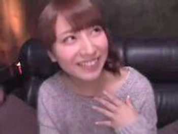 天真爛漫な笑顔のキュートな美少女に顔射ぶっかけ！美少女顔射3Pのエロ動画