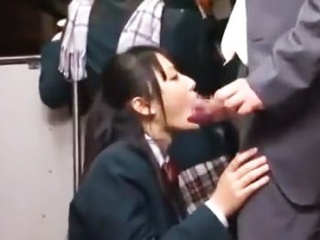 バス内で痴漢されて声を出せずにいたら中出しされてしまった女子校生ｗ女子校生中出し痴漢の無料エロ動画