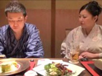 母の妹である叔母さんと温泉旅行で秘密の背徳セックス巨乳人妻近親相姦寺島志保のエロ動画