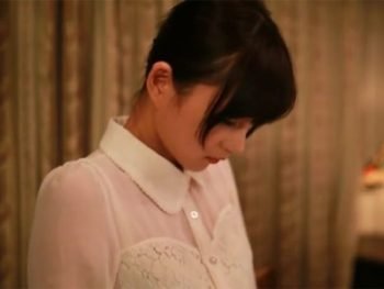 アイドル級美女がおっさんチンポで激しく犯されて徐々に快楽堕ち美少女お姉さん顔射のアダルト動画