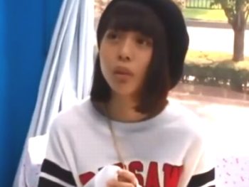 謝礼金に釣られ草食男子のお悩みチンポを膣へと受け入れる素人娘素人美少女パイパンナンパのアダルト動画