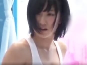 ショトカの地味少女が男友達とマッサパコやっちゃってパイパン膣に中出し！素人中出し盗撮マッサ...