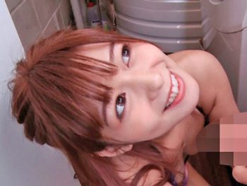 なんの前触れもなく始まる悶絶ゲリラ手コキ！美少女痴女手コキのエロ動画
