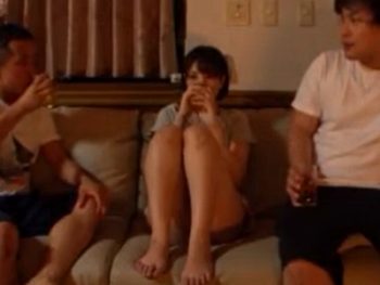 夫が寝ている隣で夜這い→ガッツリNTRれる人妻たち巨乳人妻のアダルトSEX動画