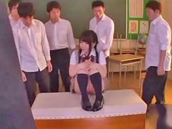 チンポに飢えた肉食美熟女たちが群がってザーメン枯れるまで中出し乱交お姉さん痴女熟女コスプレ中出し乱交のアダルト動画