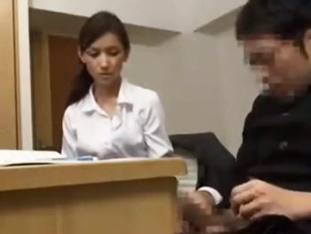 息子のオナニーに発情→つい近親相姦しちゃったとんでもない美人妻痴女人妻熟女近親相姦のアダルト動画