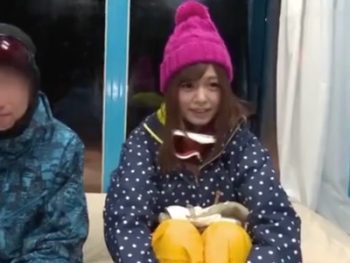 スキーに来ていた素人娘を無料でマッサージ→流れのままにハメて生中出し素人お姉さん中出しマッサージの無料エロ動画