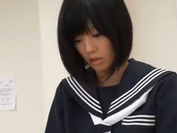 某アイドル激似の琥珀うたがJKコスで教室ハメ→マジイキ連発女子校生美少女ぶっかけ琥珀うたのアダルト動画