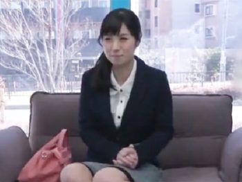 顔の整った巨乳彼女が隣人のオッサンに犯されてしまう！嫌がりつつも嬉しそうに喘ぐ姿がエロい！巨乳美少女中出しフェラ神宮寺ナオのAV無料動画