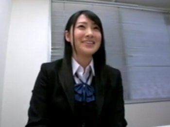 18歳のバスケ部女子がモデル志望の面接へ→悪徳プロデューサーに言いくるめられてガッツリAV出演！素人女子校生美少女のアダルト動画