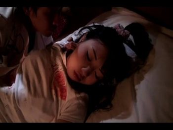 寝ている巨乳妹に我慢できず絶縁覚悟の夜這い近親相姦！巨乳美少女妹フェラ手コキぶっかけ近親相姦のエロ動画