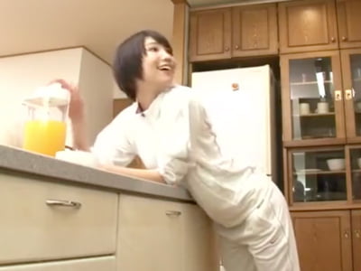 間違えて媚薬飲んじゃっや姉が痴女化して巨根弟を逆レイプ近親相姦！巨乳痴女フェラ手コキ近親相姦のアダルト動画