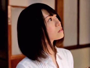 10代の美少女JKがきもいおっさんとSEX初体験！女子校生美少女コスプレ顔射デビュー作生田みくのエロ動画