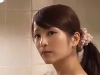 不貞美人妻さんが旦那の帰宅時間を確認してニヤリｗｗｗ巨乳お姉さん痴女人妻のエロ動画