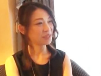 ナンパでゲットした色気が漂う奥様をホテルに連れ込み公開オナニーさせてから寝取りハメ！人妻ナンパオナニーのアダルト無料動画