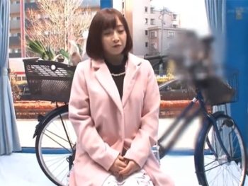 電マサドルで逝ってしまった人妻がチンポ欲しがって不倫パコ巨乳素人人妻顔射ナンパのアダルト動...