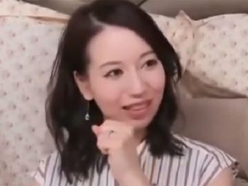 清楚な雰囲気の美人妻が電マで何度もイカされた後の生ハメで連続イキ素人人妻中出しナンパのエロ動画