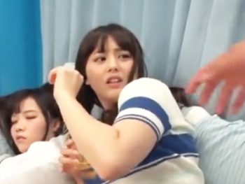 20歳女子二人組が酔って寝たところに男優乱入→2人まとめておいしくいただくｗ素人美少女ナンパ乱交のエロ動画