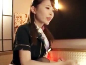 亀頭を責められ大量潮吹きでチンポ崩壊寸前ｗお姉さん痴女手コキマッサージのアダルト動画