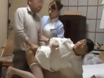 性欲過多な患者宅を訪問してザーメンぶち抜く性処理ナースお姉さん痴女看護婦のエロ動画