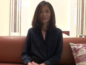 夫のチンポに飽き飽きした淫乱妻が初対面男の相性抜群チンポでマジイキ素人人妻熟女中出しのアダルト動画