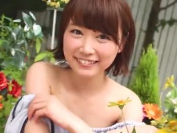 JKコスして初めてカメラの前でチンポをしごく元アイドル女子校生美少女フェラ手コキ音市美音のアダルト動画