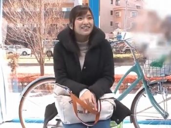 八重歯が可愛い童顔巨乳人妻を電マチャリに乗せて強制NTR巨乳素人人妻中出しナンパのアダルト動画