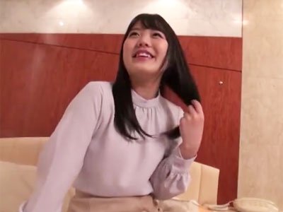 笑顔が可愛い素人のパイパン娘が初対面男のチンポで連続イキ顔披露素人美少女顔射ナンパのアダル...