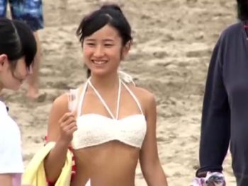 家族連れの娘さんに声をかけてMM号的中出しマッサージ素人美少女水着中出しマッサージの無料アダルト動画