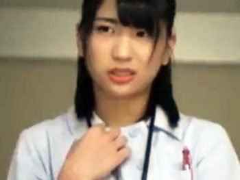 家族がいるのに友達の妹にコタツの中で手を出し中出しSEX女子校生美少女中出しのアダルトエロ動画