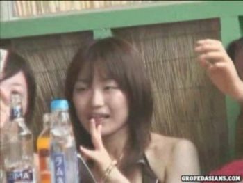 海で楽しんでいた女の子を襲って海の家で鬼畜中出しレイプ素人お姉さん中出しフェラ手コキレイプ...