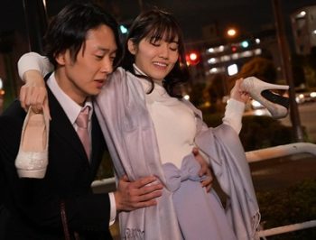 久しぶりの同窓会！学生のころから狙っていた子が人妻に…家まで送るふりして！痴女人妻童貞神宮寺ナオのアダルト動画