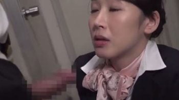 仕事中でも関係なく機長との不倫を楽しむCAさん人妻熟女フェラ中出しのアダルト動画