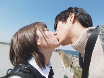 野外でもどこでも恥じらいなくベロチューするJK！そんな神JKとラブホで生6連発！！素人女子校生美少女中出しハメ撮りのアダルト動画