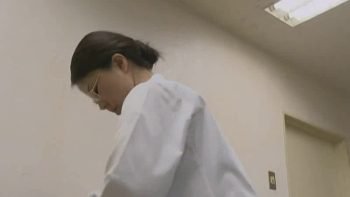 患者の精子を搾り取る変態女医ｗ痴女看護婦めがねぶっかけのエロ動画