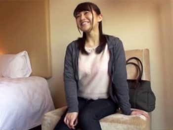 屈託のない笑顔でハメ撮り許容してくれる神対応美女と濃密パコ！素人痴女人妻顔射ハメ撮りのエロ動画